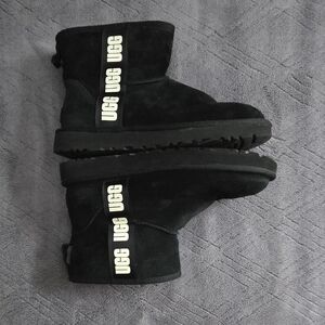GUC UGG Classic Mini Side Logo Black Suede Boots W9 FREE SHIPPING! :)